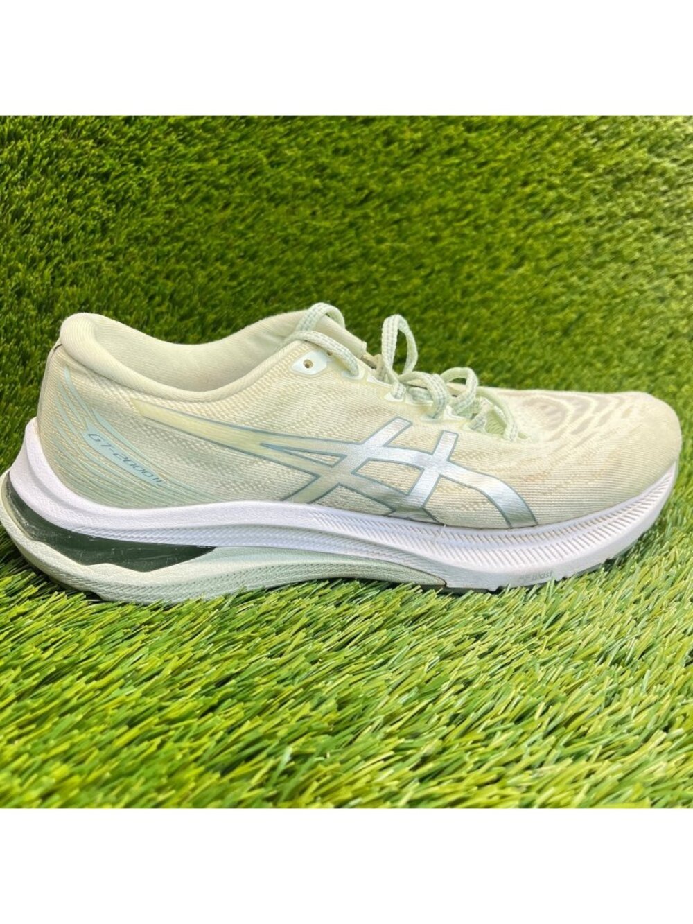 Asics GT-2000 11 Womens Size 9.5 Green White Athletic Running Shoes Sneakers